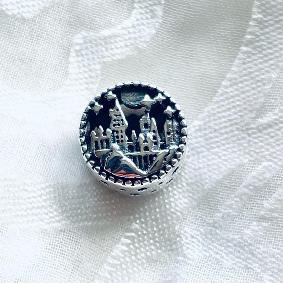 🏰 NWOT Hogwarts School Charm – Harry Potter ✨ - Picture 8 of 9